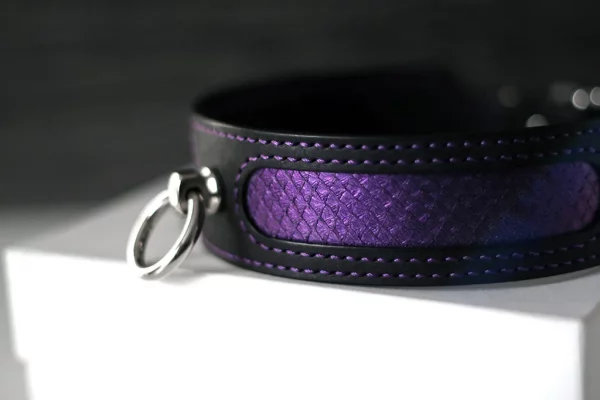 collier sm cuir violet et noir